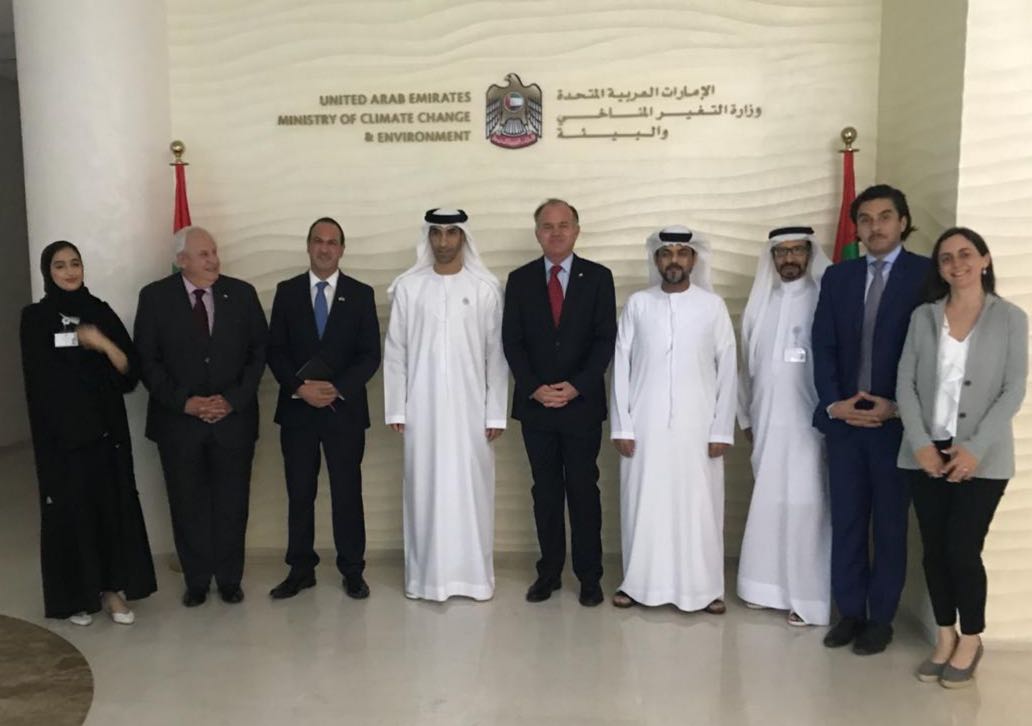Chile y Emiratos Árabes Unidos firman agenda de cooperación agrícola