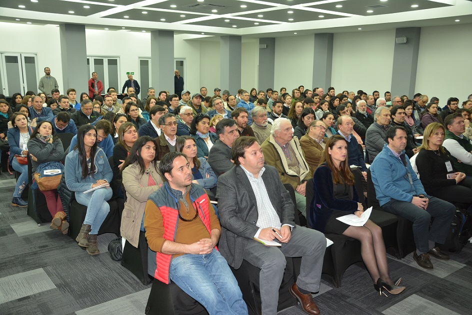 Seminario frutícola organizado por INIA Carillanca destaca el potencial frutícola del sur de Chile