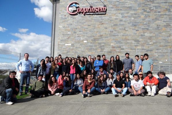 Futuros médicos veterinarios visitaron centro de laboratorios de Cooprinsem