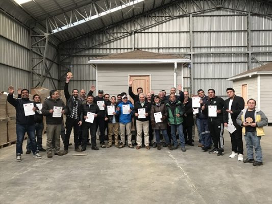 INFOR ejecutó curso de formación de carpinteros que considera el empleo de técnicas de construcción en madera, utilizadas en Canadá